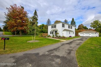 5 Inglewood Rd, East Greenbush, NY 12061