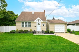 20 Kossuth St, Deer Park, NY 11729