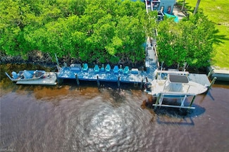 936 Panther Creek Ln, Everglades City, FL 34139