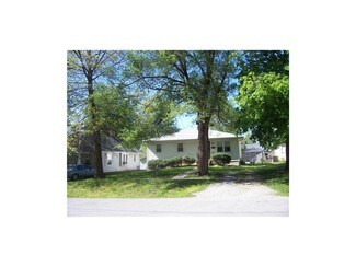 615 E 6th St, Cameron, MO 64429
