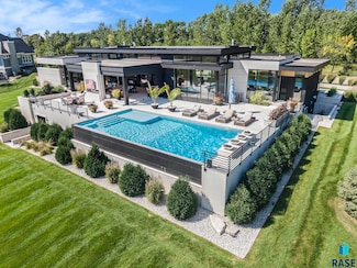 705 E Silver Pond Place, Sioux Falls, SD 57108