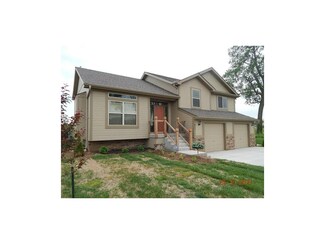 817 E Jack St, Lone Jack, MO 64086