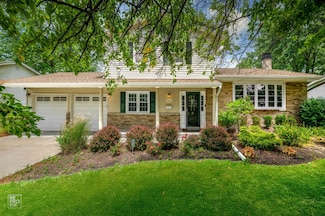 902 E Plate Dr, Palatine, IL 60074