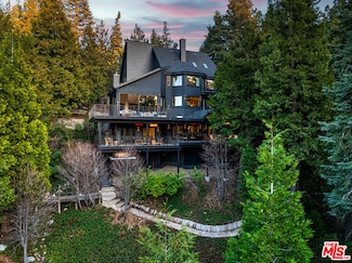 654 Cumberland Dr, Lake Arrowhead, CA 92321