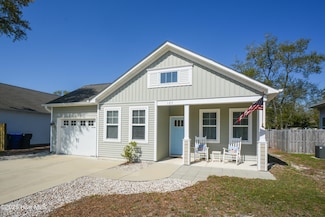 123 NE 7th St, Oak Island, NC 28465