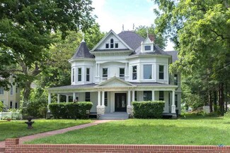 512 E Arrow St, Marshall, MO 65340