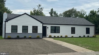 100 Wisteria Ln, Penns Grove, NJ 08069