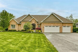 57 Bellaqua Estates Dr, Rochester, NY 14624