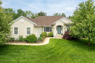 60 E Pawnee Dr, Powell, OH 43065