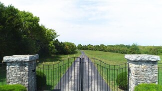 7375 McCowans Ferry Rd, Versailles, KY 40383
