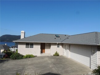 4914 Macbeth Dr, Anacortes, WA 98221
