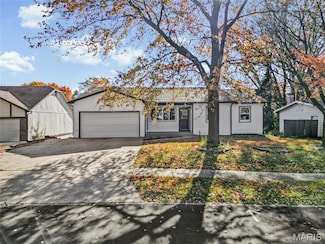 3300 Tom Sawyer Dr, Florissant, MO 63033