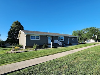 1316 E 4th St, Crofton, NE 68730