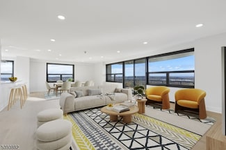 2 Claridge Dr Unit 5CW, Verona, NJ 07044