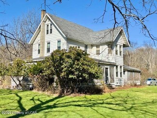 1079 Sutton Creek Rd, Dallas, PA 18612