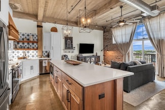 219 S 4th St Unit 402, Waco, TX 76701