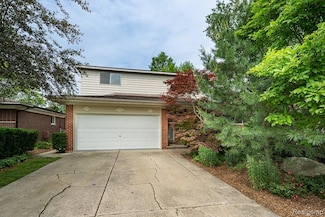 32353 Gainsborough Dr, Warren, MI 48088