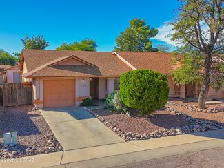 5352 S Carriage Hills Dr, Tucson, AZ 85746