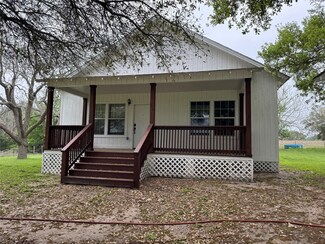 5130 Blaschke Rd, Schulenburg, TX 78956