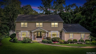 18 Norma Ln, Dix Hills, NY 11746