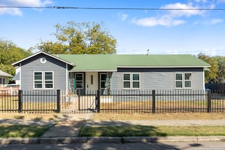 219 E Pyron Ave, San Antonio, TX 78214