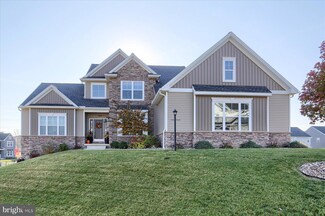 2083 N Autumn Chase Dr, Mechanicsburg, PA 17055