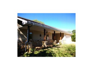 506 N 900th Rd, Lawrence, KS 66047