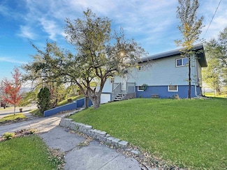 1205 4th St NE, Minot, ND 58703