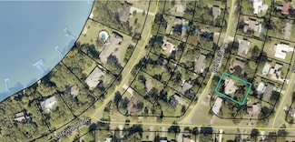 24 Bayview Dr, Shalimar, FL 32579