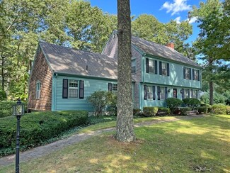 5 Hunters Ln, Mattapoisett, MA 02739
