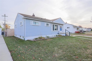 15214 Petrie St, Roseville, MI 48066