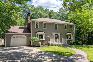10 Oak Hill Rd, Mendon, MA 01756