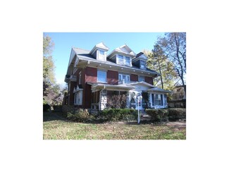 915 S Main St, Independence, MO 64050