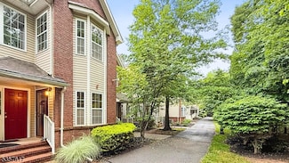 90 Forest Dr Unit 90, Piscataway, NJ 08854