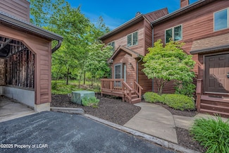 222 Hillside Rd, Dallas, PA 18612