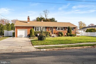 8 Pintinalli Dr, Trenton, NJ 08619