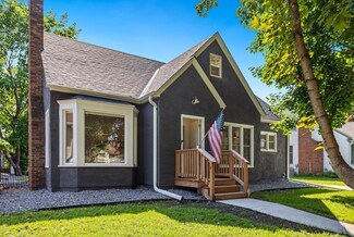 1372 Victoria St N, Saint Paul, MN 55117