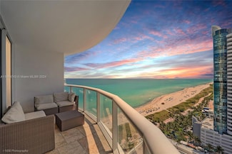 6365 Collins Ave Unit 2206, Miami Beach, FL 33141