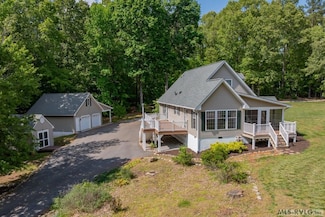 28 Lakeview Dr, Bracey, VA 23919