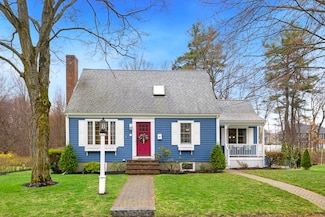 33 Plymouth Rd, Reading, MA 01867