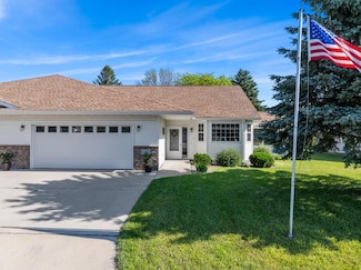 332 4th St SW, Blooming Prairie, MN 55917