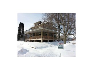 417 E 4th St, Tipton, IA 52772