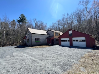 51 N Guilford Rd, Monson, ME 04464