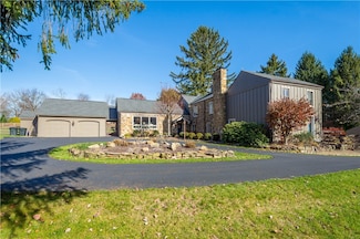 233 Saint Ives Dr, Greensburg, PA 15601