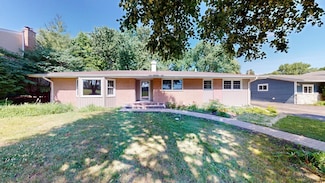717 S 4th Ave, Libertyville, IL 60048