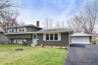 313 Basswood Dr, Naperville, IL 60540