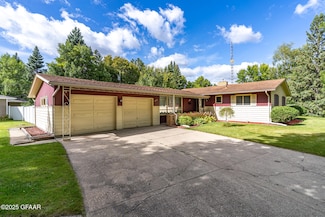 2618 Chestnut St, Grand Forks, ND 58201