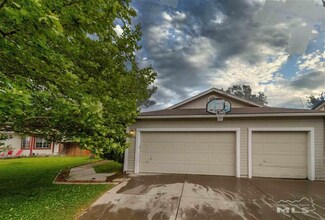 7280 Lindsey Ln, Sparks, NV 89436