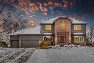 860 Jennings Cove Rd, Mound, MN 55364