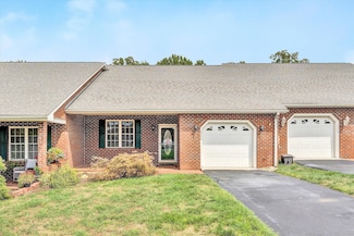 2706 Feather Garden Cir, Vinton, VA 24179